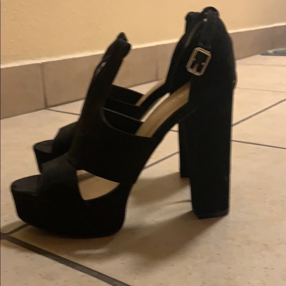 Heels - Picture 2 of 5
